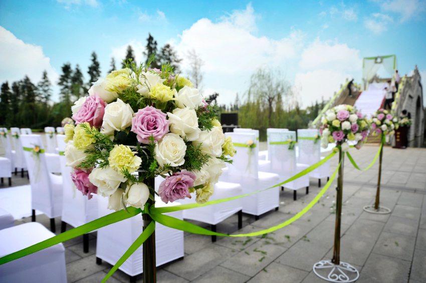 Choosing Wedding Flowers. Desktop Image